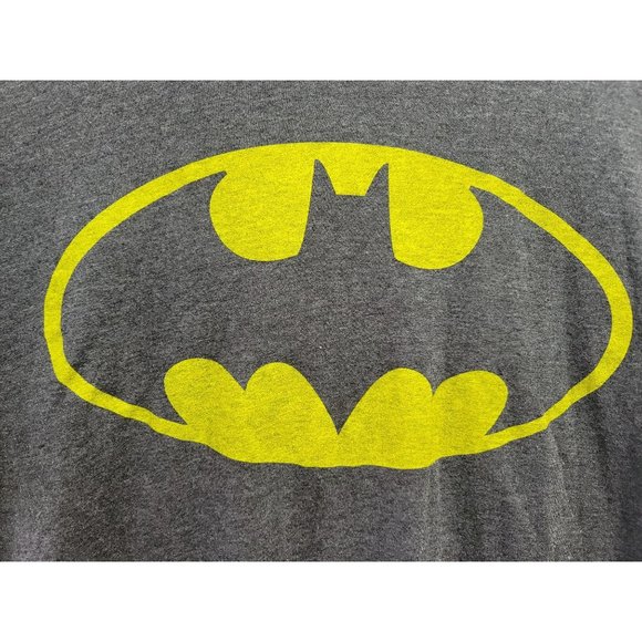 Batman Brand T-Shirt. Men's XL. RN# 115665/SCC. Pre-Owned Very Good Condition - Picture 3 of 5